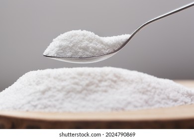 Put Natural Sweetener Stevia From A Pile Into A Spoon