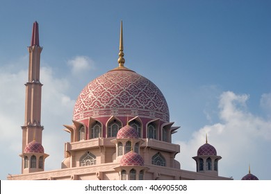 Putra Mosque (Masjid Putra), Putrajaya, Malaysia.