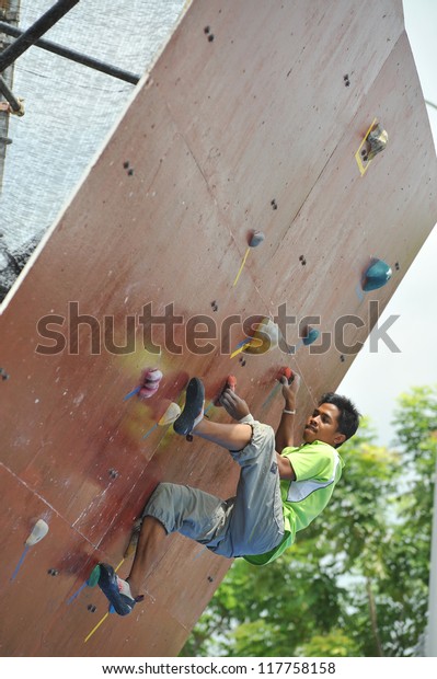 Putrajaya Malaysia May 4 Contestant Climbs Stock Photo Edit Now 117758158