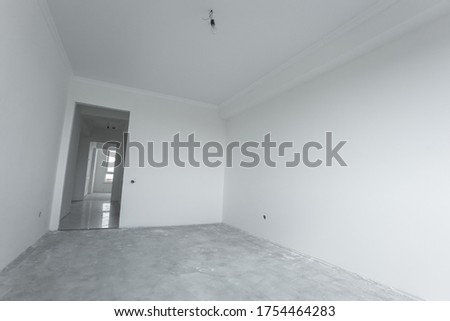 putty of walls repair in the apartment