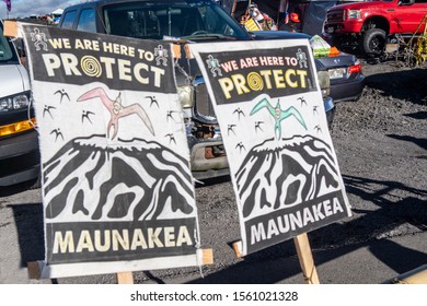 Puu Huluhulu, Hawaii US - August 11, 2019. Signs Of Protesters Blocking The Access To Mount Maunakea Protesting The TMT Construction. Thirty Meter Telescope Protest.  Mauna Kea, Hawaii