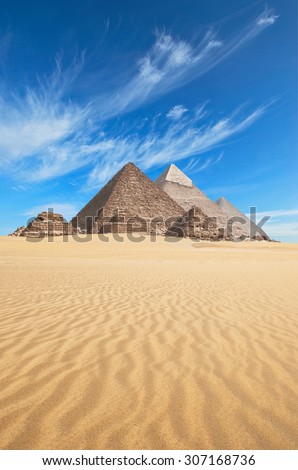 pyramids in giza 