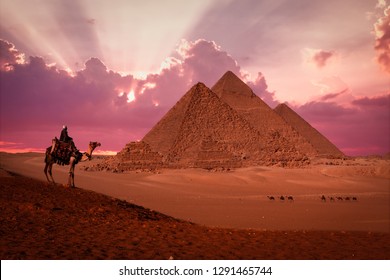  pyramids in giza, egypt 