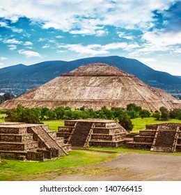 Pyramids of the Sun and Moon on the Avenue of the Dead, Teotihuacan ancient historic cultural city, old ruins of Aztec civilization, Mexico, North America, world travel