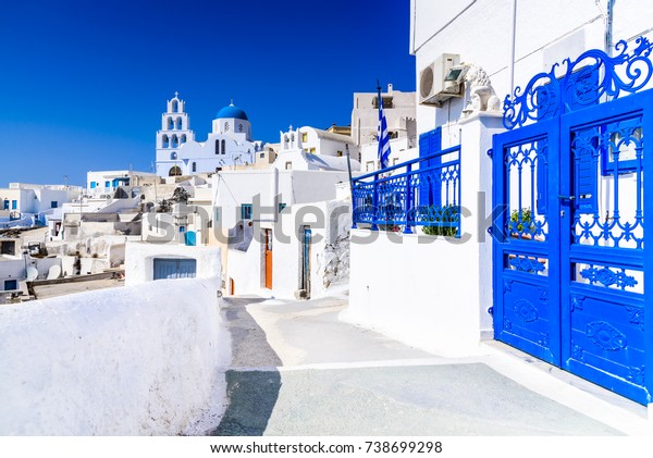 ピルゴス サントリーニ ギリシャ 白い村の名所で 石畳の通り ギリシャ サイクレイズ諸島 エーゲ海 の写真素材 今すぐ編集