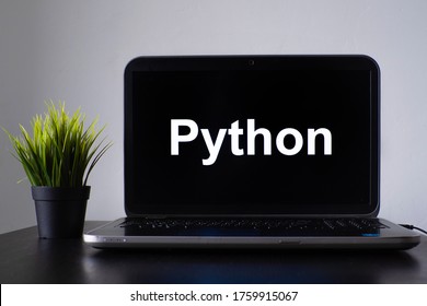 13,759 Python Computer Program Images, Stock Photos & Vectors ...