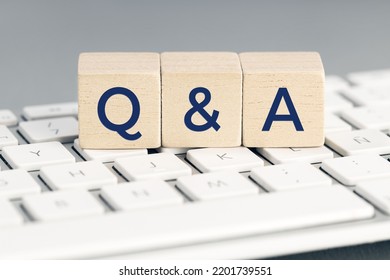 Q A word on wooden block on computer keyboard  Questions and answers concept
