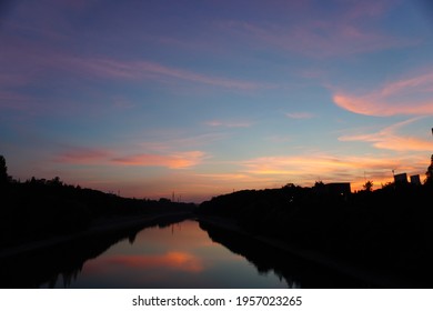 Qin Huai River, Late In The Afternoon