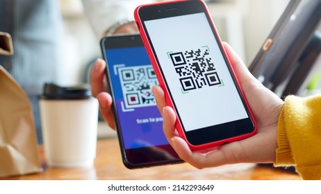 142 Merchant scan customer qr Images, Stock Photos & Vectors | Shutterstock