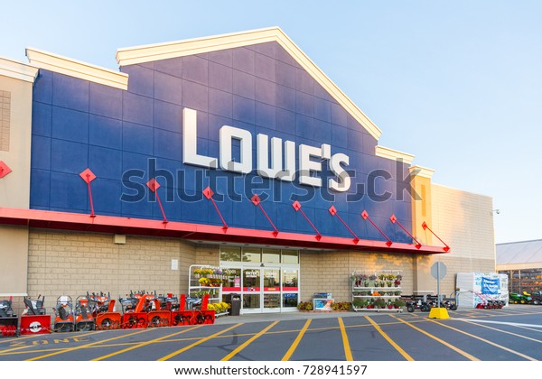 Quakertown, PA/USA - October 1, 2017: Lowe\'s Home\
Improvement Warehouse exterior. Lowe\'s is an American chain of\
retail home improvement stores in the United States, Canada, and\
Mexico.