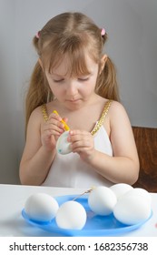 Quarantine Easter.  A child paints eggs. Activities with a child