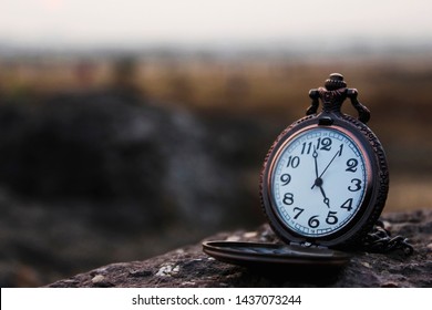 Quartz clock Images, Stock Photos & Vectors | Shutterstock