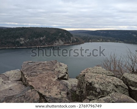 Quartzite rocks by Devil's Lake 