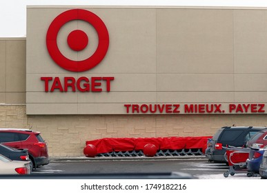 Quebec, Canada - 01/23/2015: Closure Of The Target Store At Place Fleur De Lys In Quebec