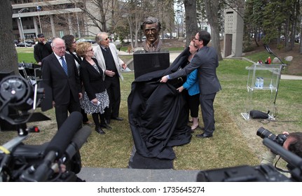 
Quebec, Canada - 06/05/2015: Unveiling Of The Bust Of Camille Laurin With The Presence Of Bernard Landry, Premier Of Quebec From 2001 To 2003 At The Quebec National Assembly In Quebec