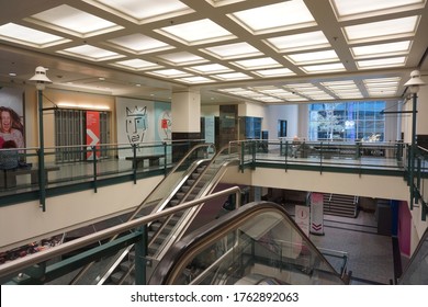 Quebec, Canada, 10 23 2017 : View Of Montreal Underground City At Centre Eaton De Montreal Area