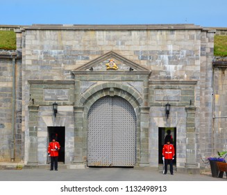 QUEBEC CITY QUEBEC CANADA 07 09 18: Changing Of The Guard At The Citadelle Of Quebec Since 1928.The Ceremony Features Soldiers Of The Royal 22e Regiment In Their Scarlet Regimental Dress And Bearskins