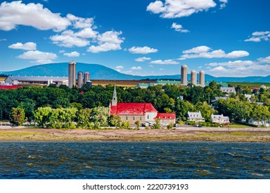 QUEBEC CITY, CANADA - September 5, 2022: Quebec City Is Known For Its Winter Carnival, Summer Music Festival And Saint-Jean-Baptiste Day. In Addition, Cruise Ships Add Many Tourists To The Economy.