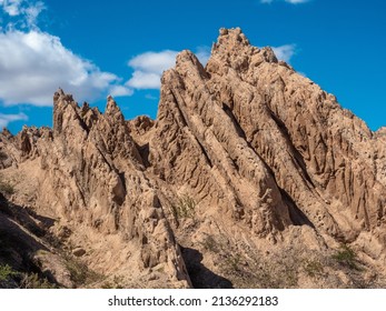 Quebrada de las flechas (Arrows Creek), Argentina Route 40. Stunning spiky rock formations pointing diagonally upwards and thus resembling arrows, Salta Province, Argentina