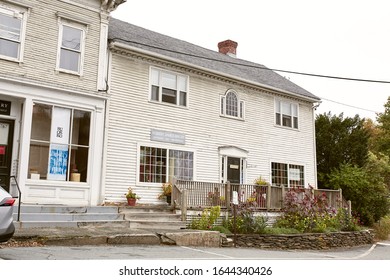 Quechee, Vermont - September 30th, 2019:  Shops And Restaurants In The Quaint New England Town Of Quechee On A Cool, Fall Day.  