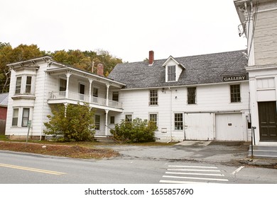 Quechee, Vermont - September 30th, 2019:  Shops And Restaurants In The Quaint New England Town Of Quechee On A Cool, Fall Day.  