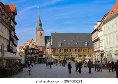 Quedlinburg, Germany - October 7th 2019: View On A Sunny Day Of The Busy Market Square Of Quedlinburg With The Church In The Background