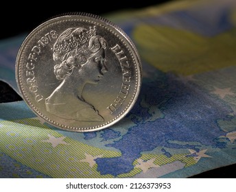 Queen Elizabeth Coin Overlooking Europe On 20 Euro Bank Note