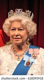 Queen Elizabeth, London, United Kingdom - March 20, 2017: Queen Elizabeth Ii 2 Portrait Wax Figure At Museum Queen Wearing Crown - George IV State Diadem Crown, London - Stock Photo, Stock Photograph