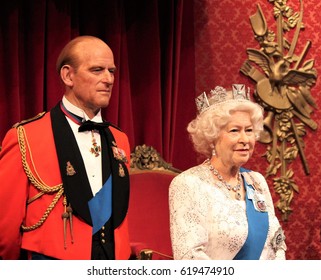 Queen Elizabeth, London, United Kingdom - March 20, 2017: Queen Elizabeth Ii 2 Portrait Wax Figure At Museum Queen Wearing Crown - George IV State Diadem, London - Stock Photo, Stock Photograph