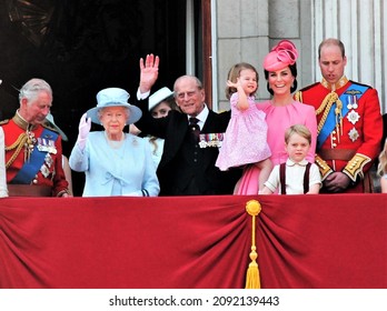 Queen Elizabeth Royal Family, Buckingham Palace, London June 2017- Trooping The Colour Prince George William, Harry, Prince Philip Kate And Charlotte Balcony For Queen Birthday June 17 2017 London, UK