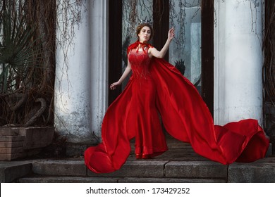 Queen In The Red Cloak