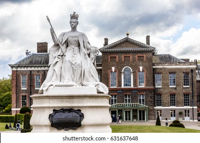 Queen Victoria Monument Near Kensington Palace