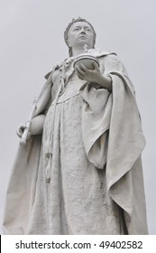 Queen Victoria Statue