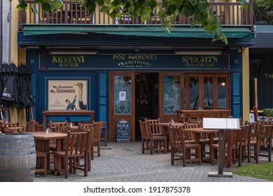 Queenstown, Otago  New Zealand - January 25th 2021: Pog Mahones Irish Pub And Restaurant Exterior With Outside Seating 