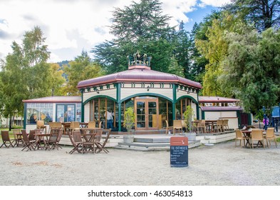 Queenstown,New Zealand - April 26,2016 : Restaurant Located At The Lakeside Of Lake Wakatipu In Queenstown,New Zealand.