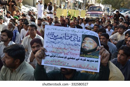 QUETTA, PAKISTAN - OCT 28: Activists Of Jamat-e-Ahle Pakistan Are Demonstrating In Favor Of Mumtaz Qadri Alleged In Murder Of Salman Taseer Former Governor Punjab On October 28, 2015 In  Quetta.