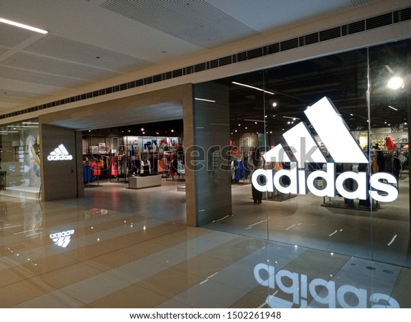 sm north edsa adidas store