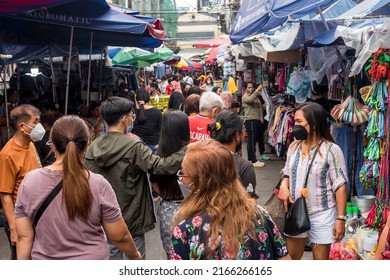 Quiapo, Manila - May 2022: A Busy Pedestrianized Street Filled With Sidewalk Vendors Along FR Hidalgo Street In Quiapo.