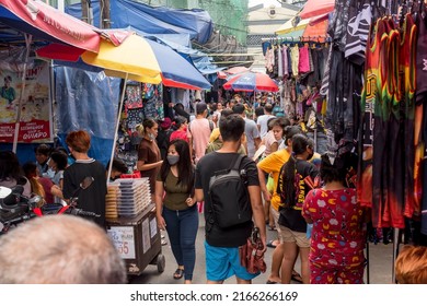 Quiapo, Manila - May 2022: A Busy Pedestrianized Street Filled With Sidewalk Vendors Along FR Hidalgo Street In Quiapo.