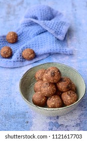 Quinoa Chocolate Raisin Oat Protein Energy Balls