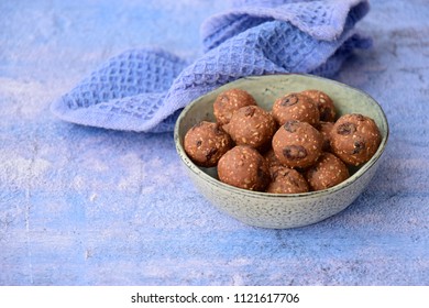 Quinoa Chocolate Raisin Oat Protein Energy Balls