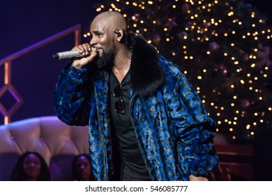 R Kelly Performs On Stage At The FOX Theater On December 27, 2016 In Atlanta Georgia - USA 