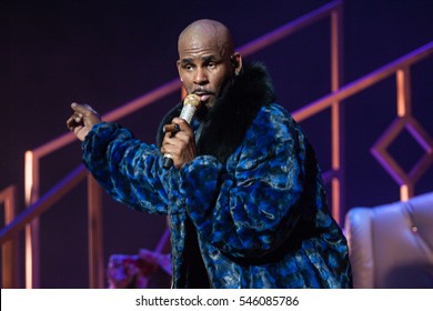 R Kelly Performs On Stage At The FOX Theater On December 27, 2016 In Atlanta Georgia - USA 