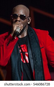 R. Kelly Performs On Stage At The FOX Theater On December 25, 2016 In Atlanta, Georgia - USA