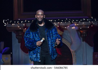 R. Kelly Performs On Stage At The FOX Theater On December 25, 2016 In Atlanta, Georgia - USA