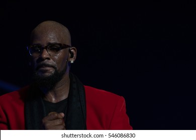 R. Kelly Performs On Stage At The FOX Theater On December 25, 2016 In Atlanta, Georgia - USA