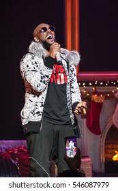 R. Kelly Performs On Stage At The FOX Theater On December 27, 2016 In Atlanta, Georgia - USA