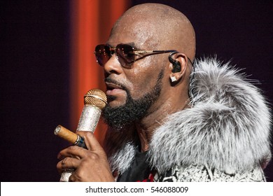 R. Kelly Performs On Stage At The FOX Theater On December 27, 2016 In Atlanta, Georgia - USA