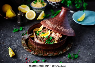 الطبخ المغربي الطحين المغربي Rabbit-lemon-tajinestyle-rusticselective-focus-260nw-1690003963