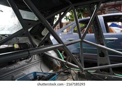 Race Car's Roll Cage Design